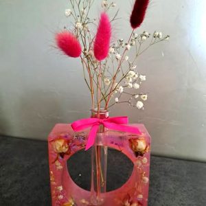 vase rose en résine époxy